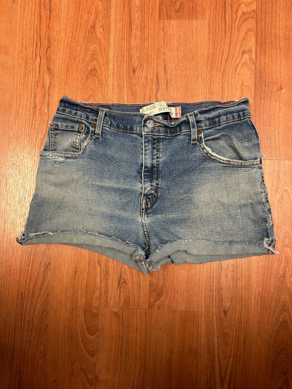 Levi’s 550 Medium Wash Mid Rise Cut Off Denim Jean Shorts Sz 12M